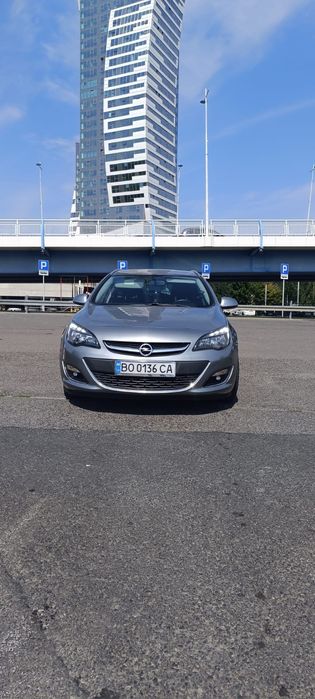 Продається автомобіль Opel Astra J