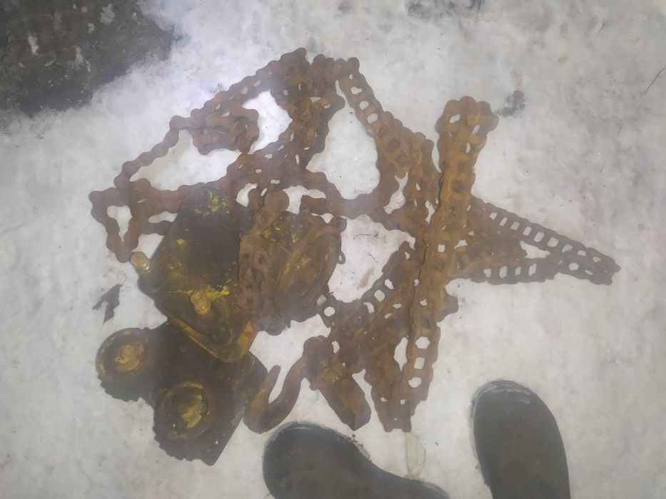 Лебёдки  и блочки с крючками к ним