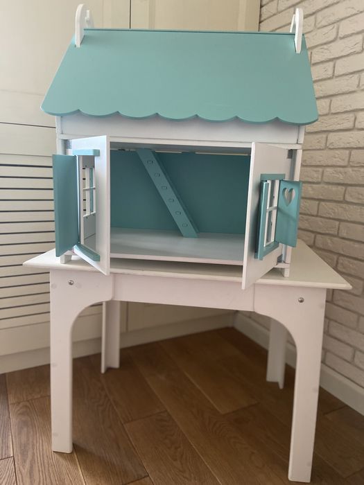 Деревʼяний ляльковий будинок, в наявності