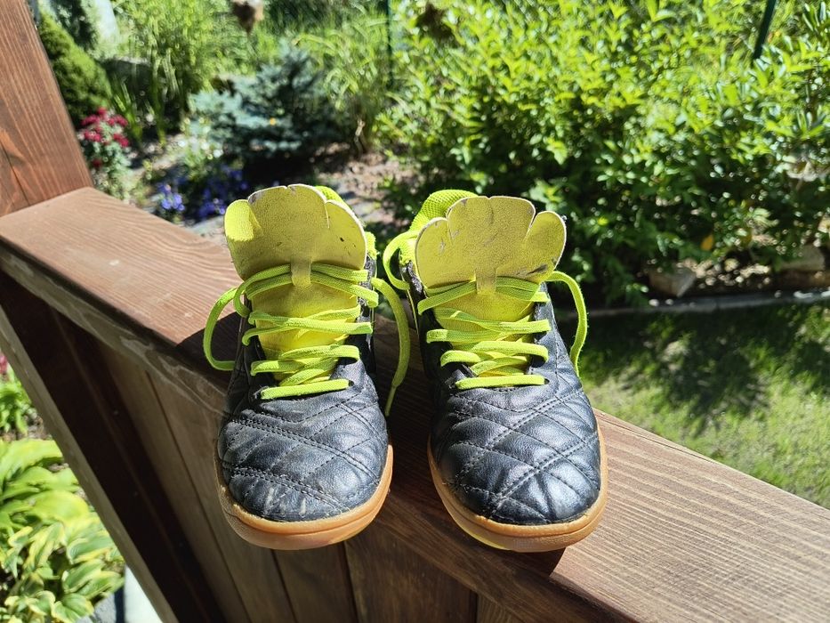 Buty halowe kipsta r.33 chłopięce