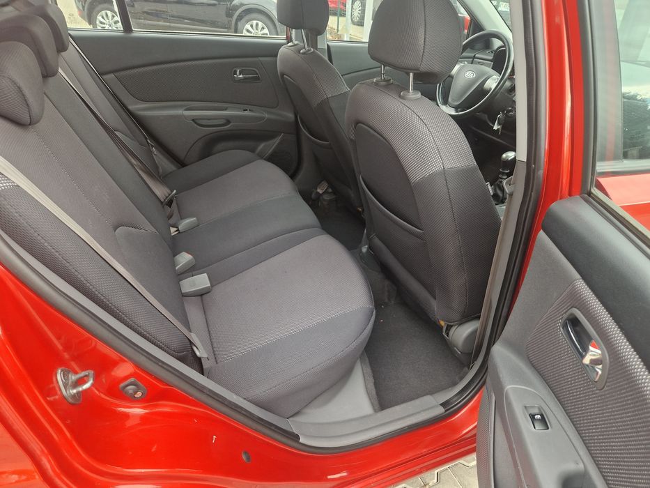 Kia Rio 1.4 Benzyna Alufelgi Czujniki parkowania Mały przebieg bdb sta