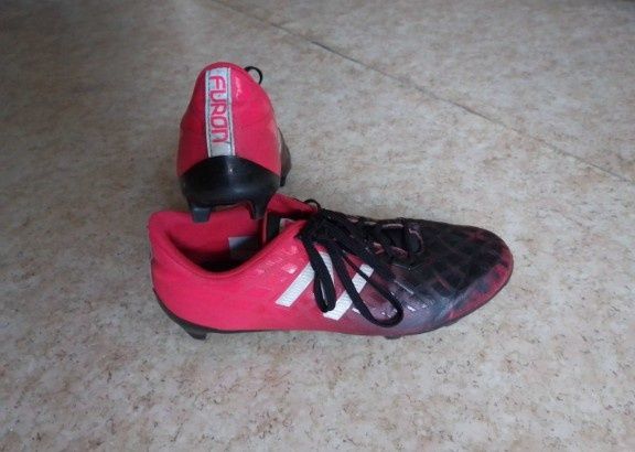 Качественные и лёгкие футбольные бутсы New Balance Furon 4.0 Pro FG.