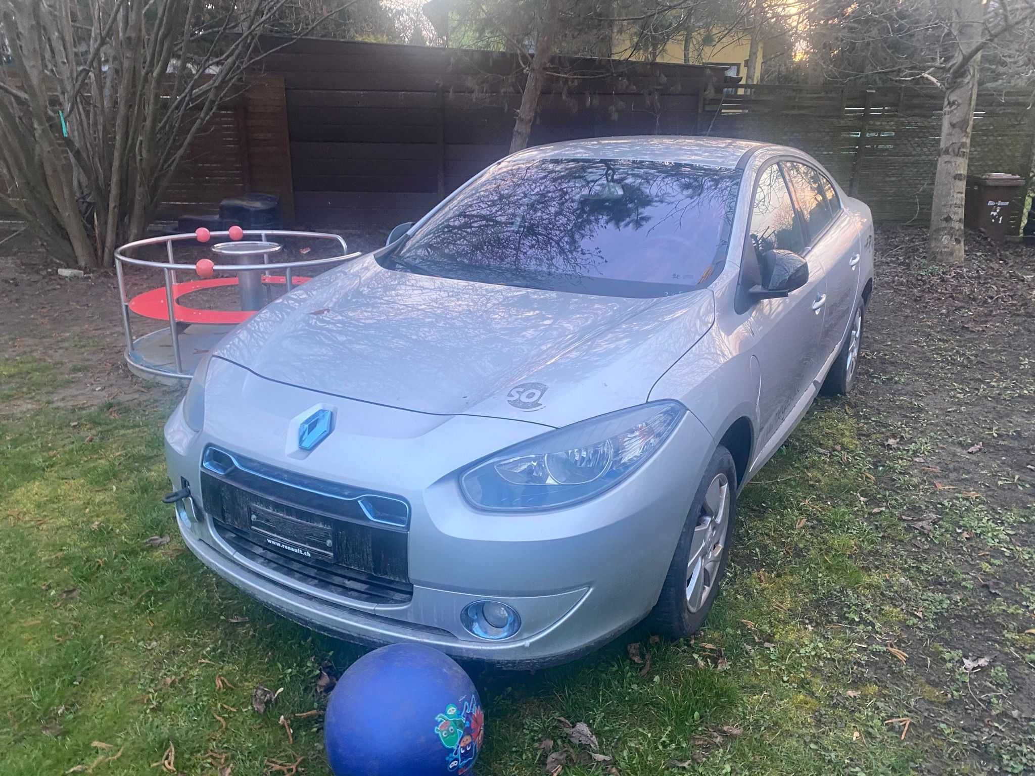 Renault Fluence ćwiartka prawa tył