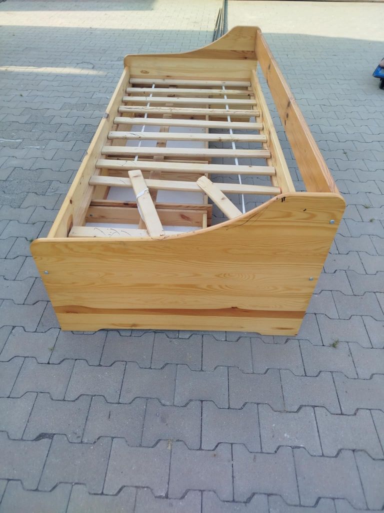 Sprzedam łóżko z szufladami 200x90