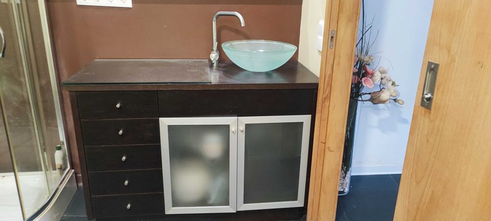 Móveis e casa de banho