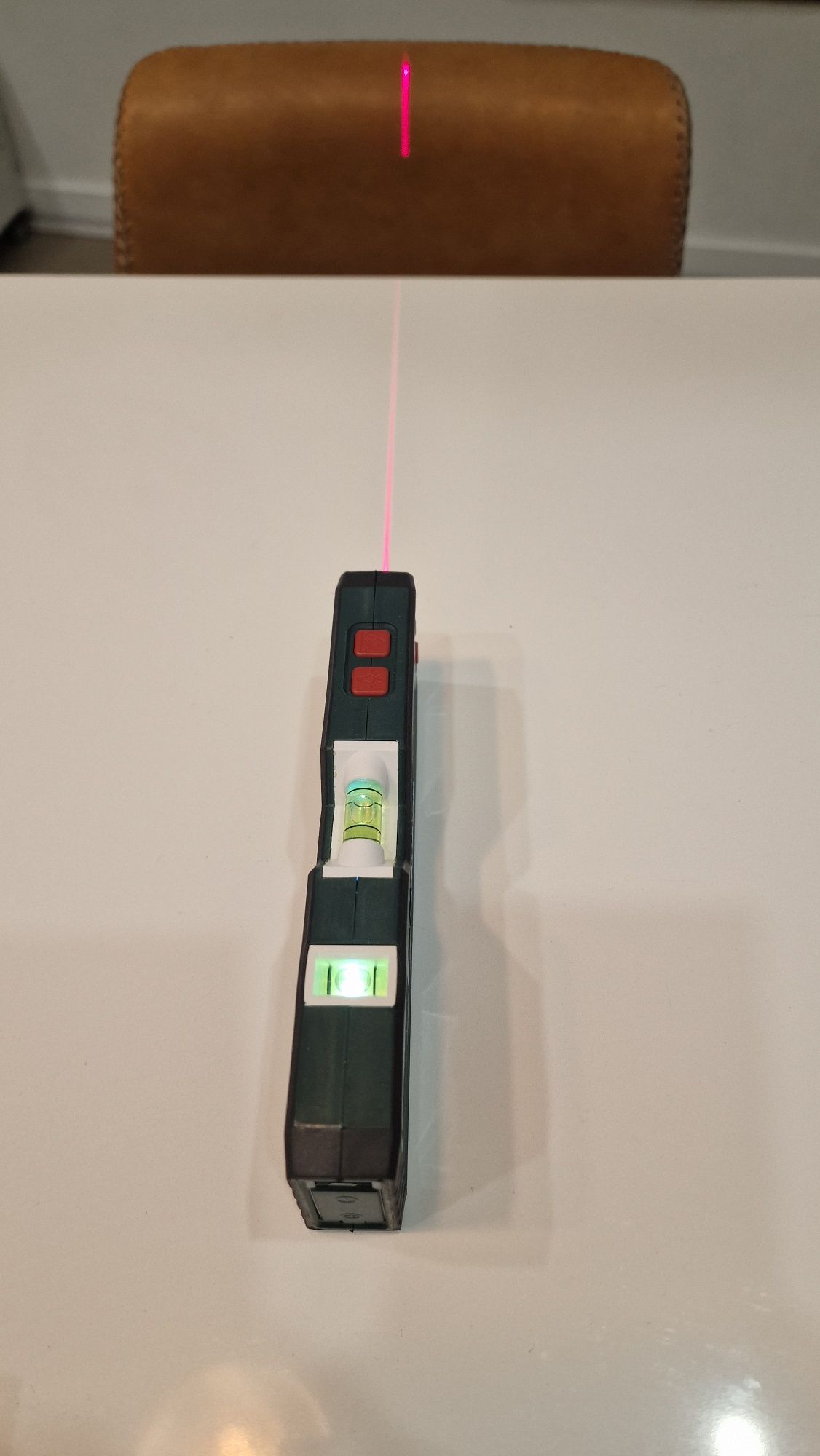 Nível de água com indicador de laser NOVO