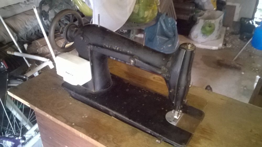 Maszyna do szycia Singer + stolik