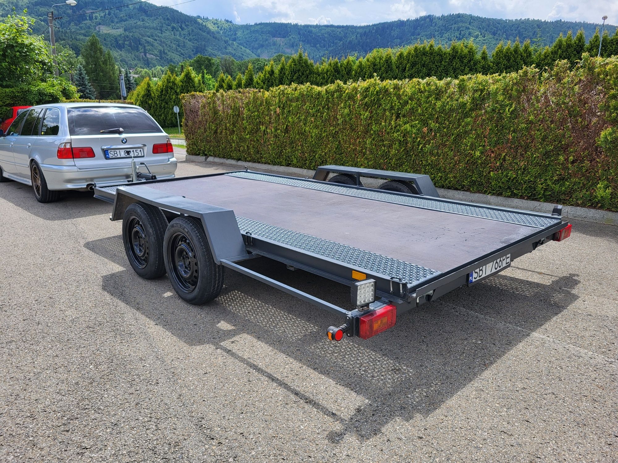 Wynajem Niska Przyczepa laweta / platforma 4x2m 2000kg DMC