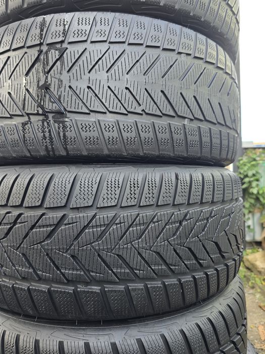 225 40 R18 vredstein