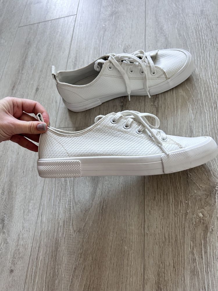 Белые кеды Bershka 39 размер