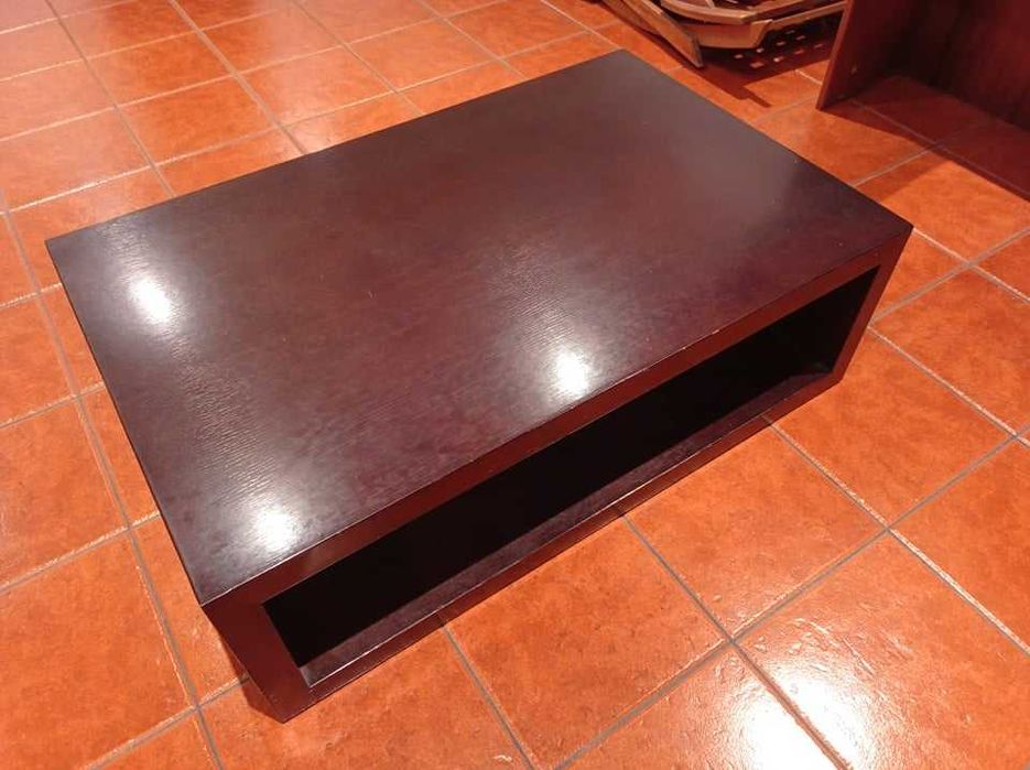 Mesa de centro de cor wengé