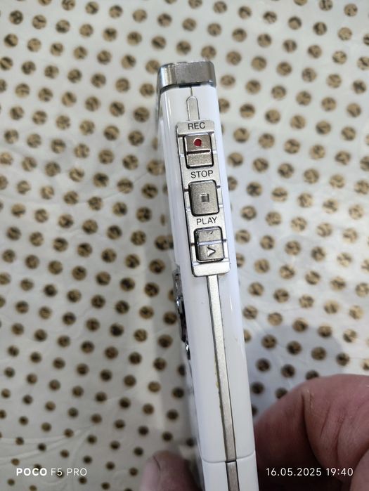 Цифровий диктофон Olympus DS-40/WS-321M 90-х років не вмикається