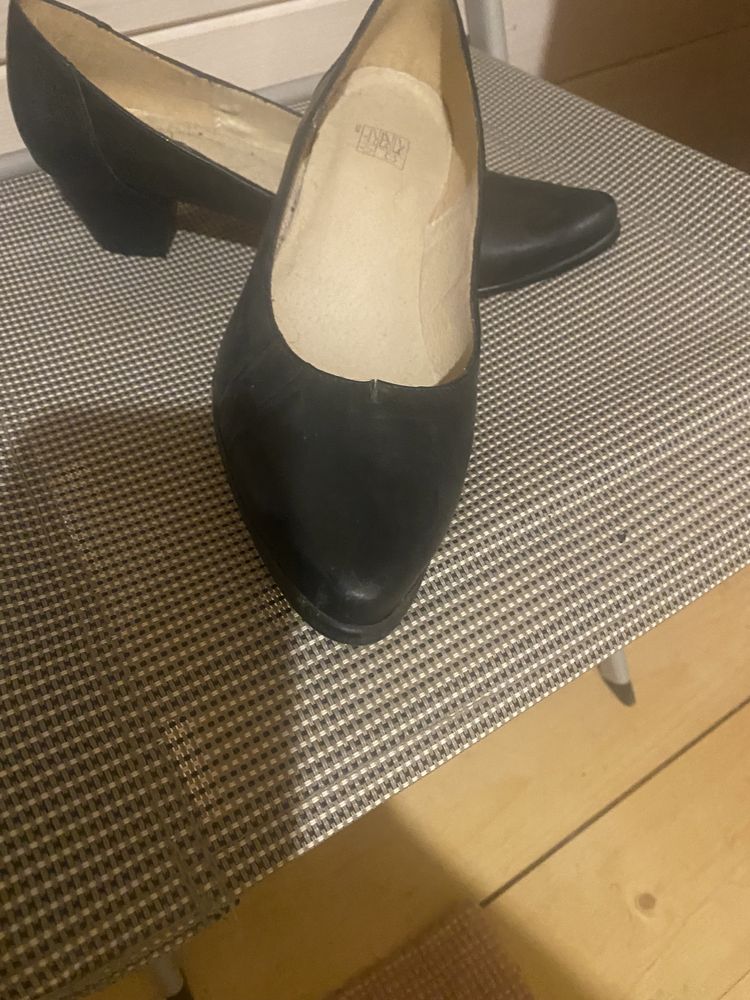 Sapato de senhora pretos
