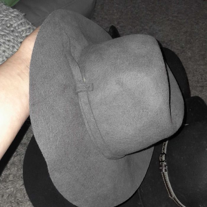 Капелюх шерсть, різні капелюхи чорного кол.,ц. 155 грн,перешлю олх