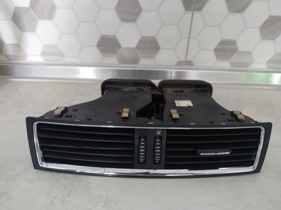 Центральний дифлектор Skoda Superb 2