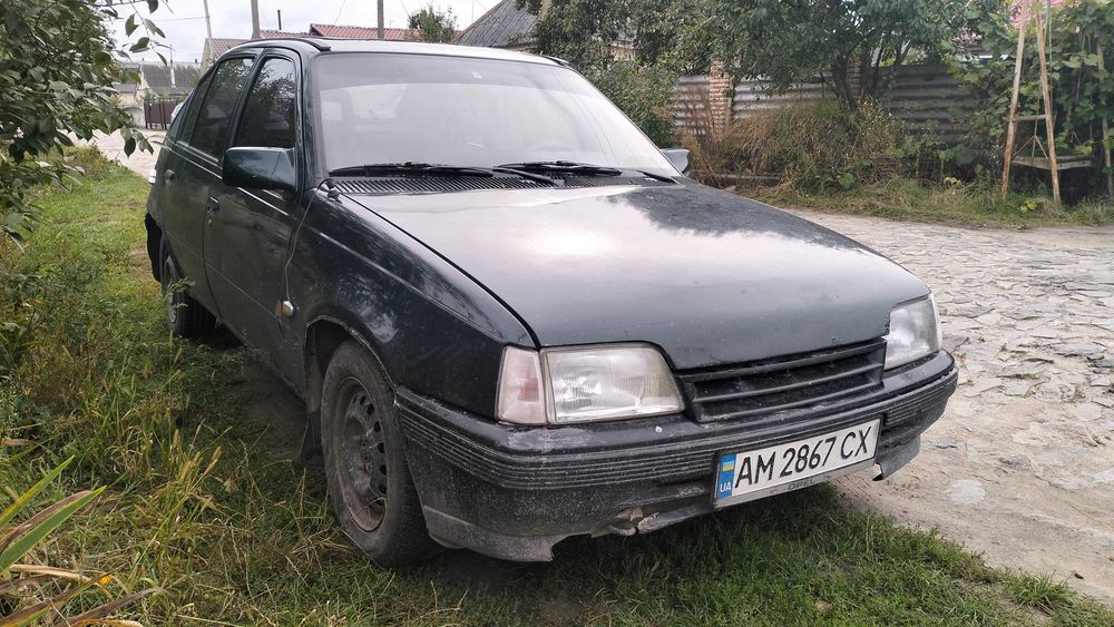 Opel kadett 1.6 бензин 1985р з переоформленням