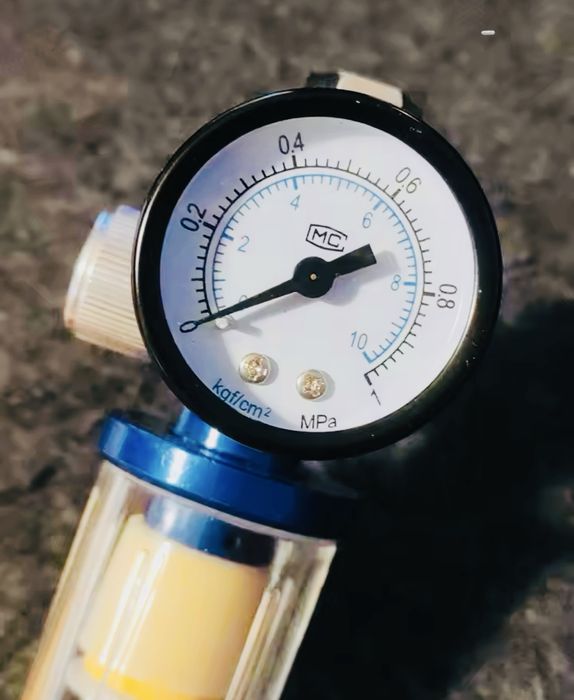 Регулятор тиску повітря з манометром на пульвелізатор Розпилювач