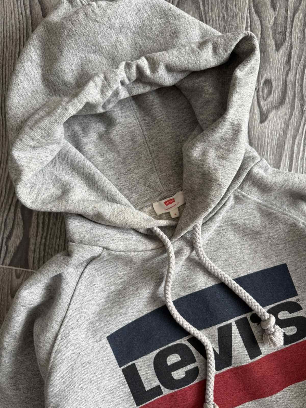Толстовка Levi's. Размер М