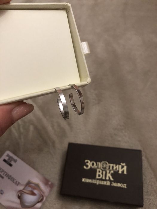 Дуже стильні  срібні сережки !