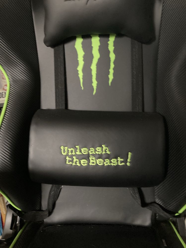 Cadeira de Gaming DXRacer Monster