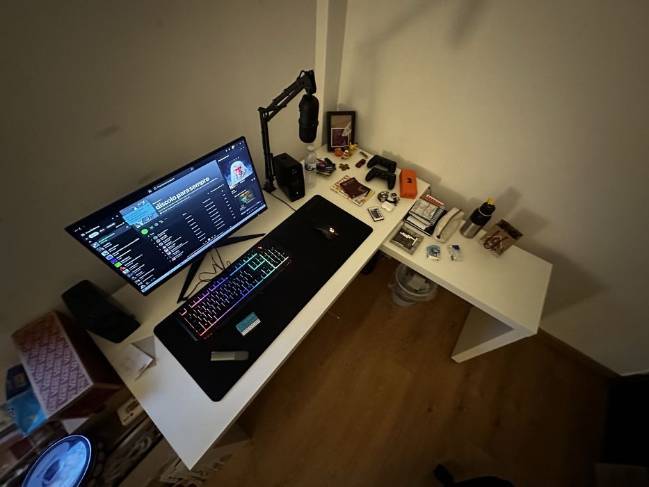 Secretária malm em PERFEITO ESTADO