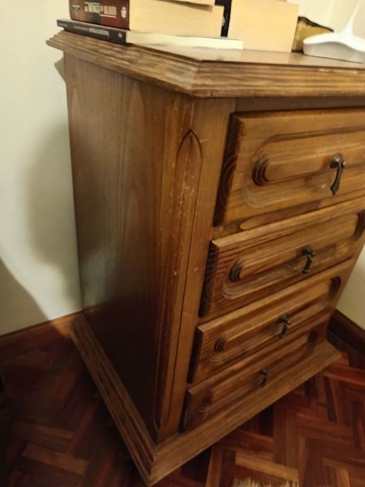 Mesinha de cabeceira