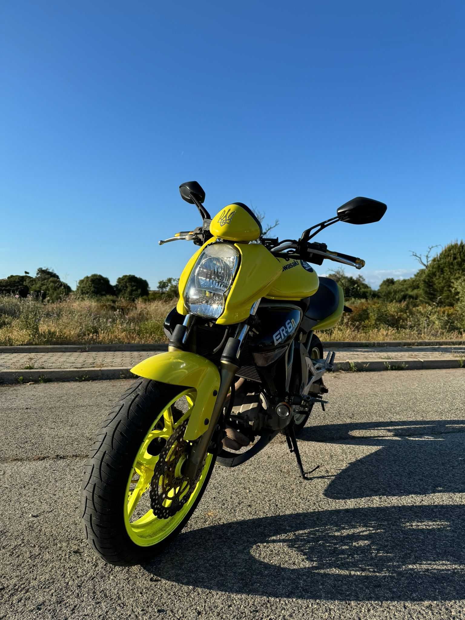 Kawasaki ER-6N revisão recente