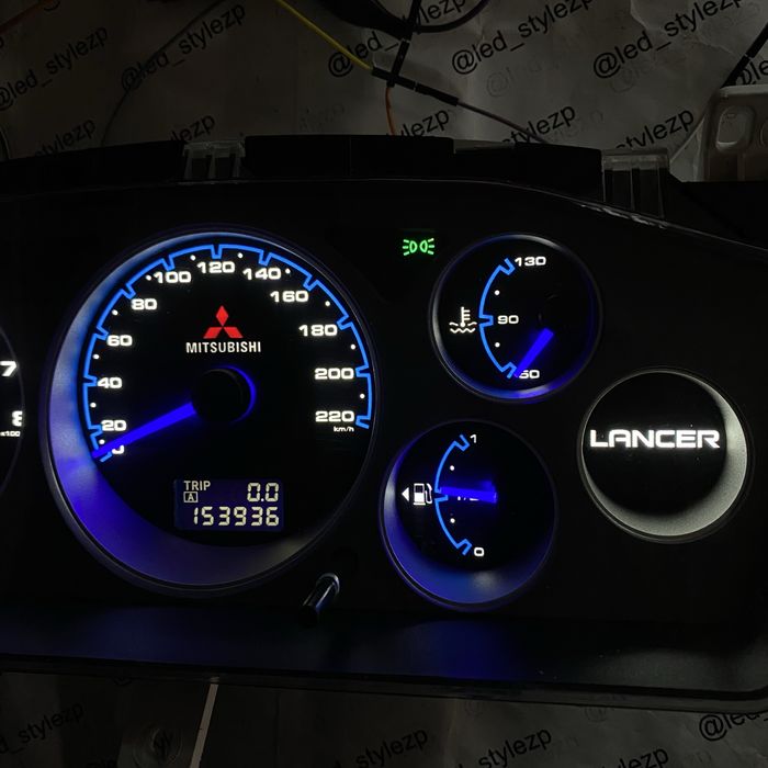 Тюнингованая панель приборов mitsubishi lancer IX 9