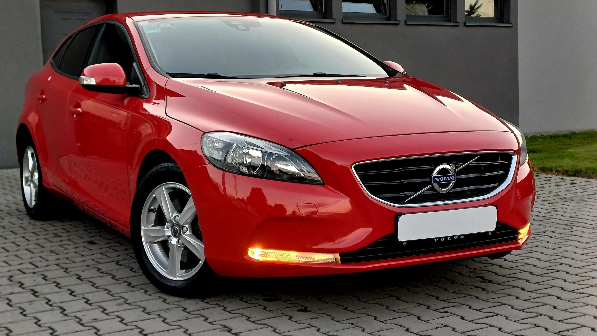Volvo v40 benzyna 2.0 przebieg 102 tyś km