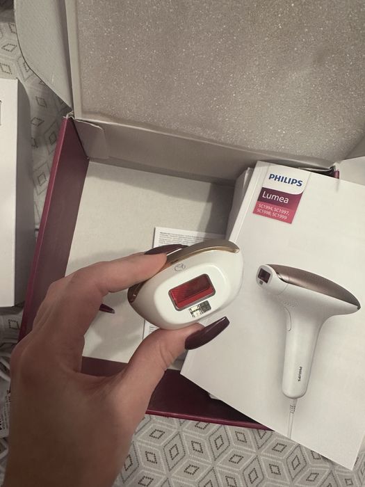 Фотоепілятор Philips Lumea IPL 7000 Series BRI921/00
