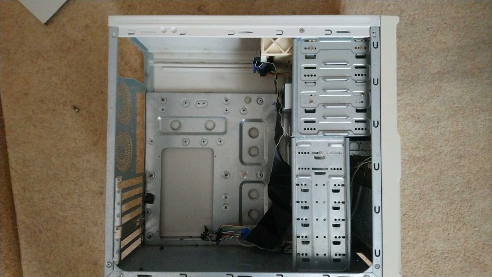 Компьютерный корпус формфактора АТХ + Блок питания.