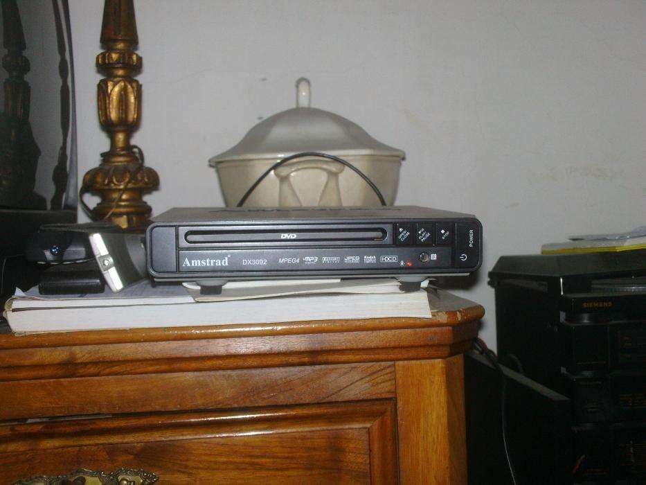 Vendo Leitor dvd amstrad dx3092 Com comando à distância