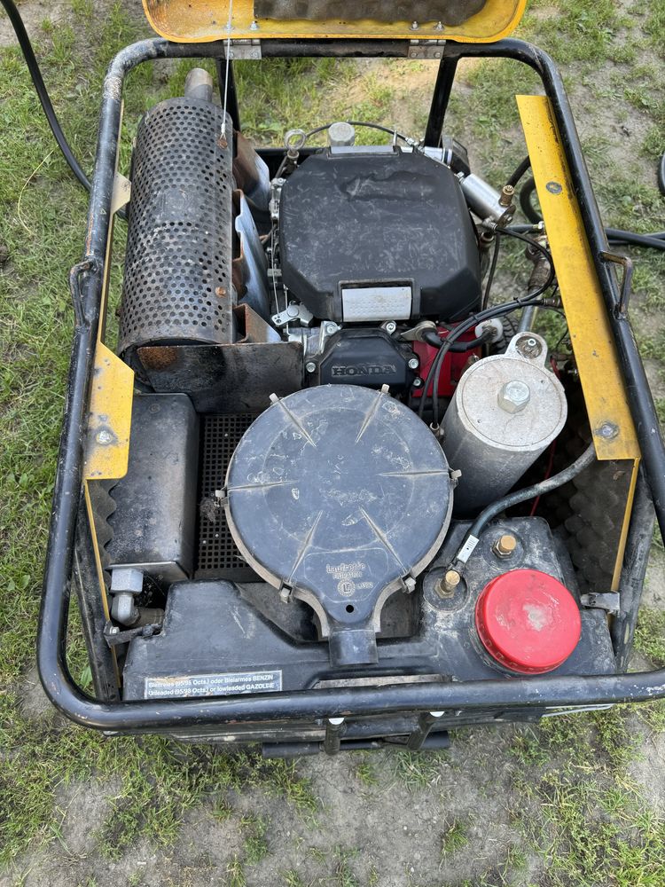 Kompresor śrubowy CompAir C14
