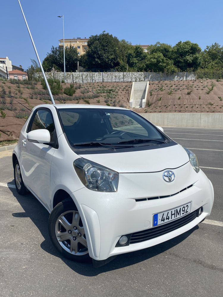 Toyota iQ 1.0 VVT-i 2P - 4 Lugares