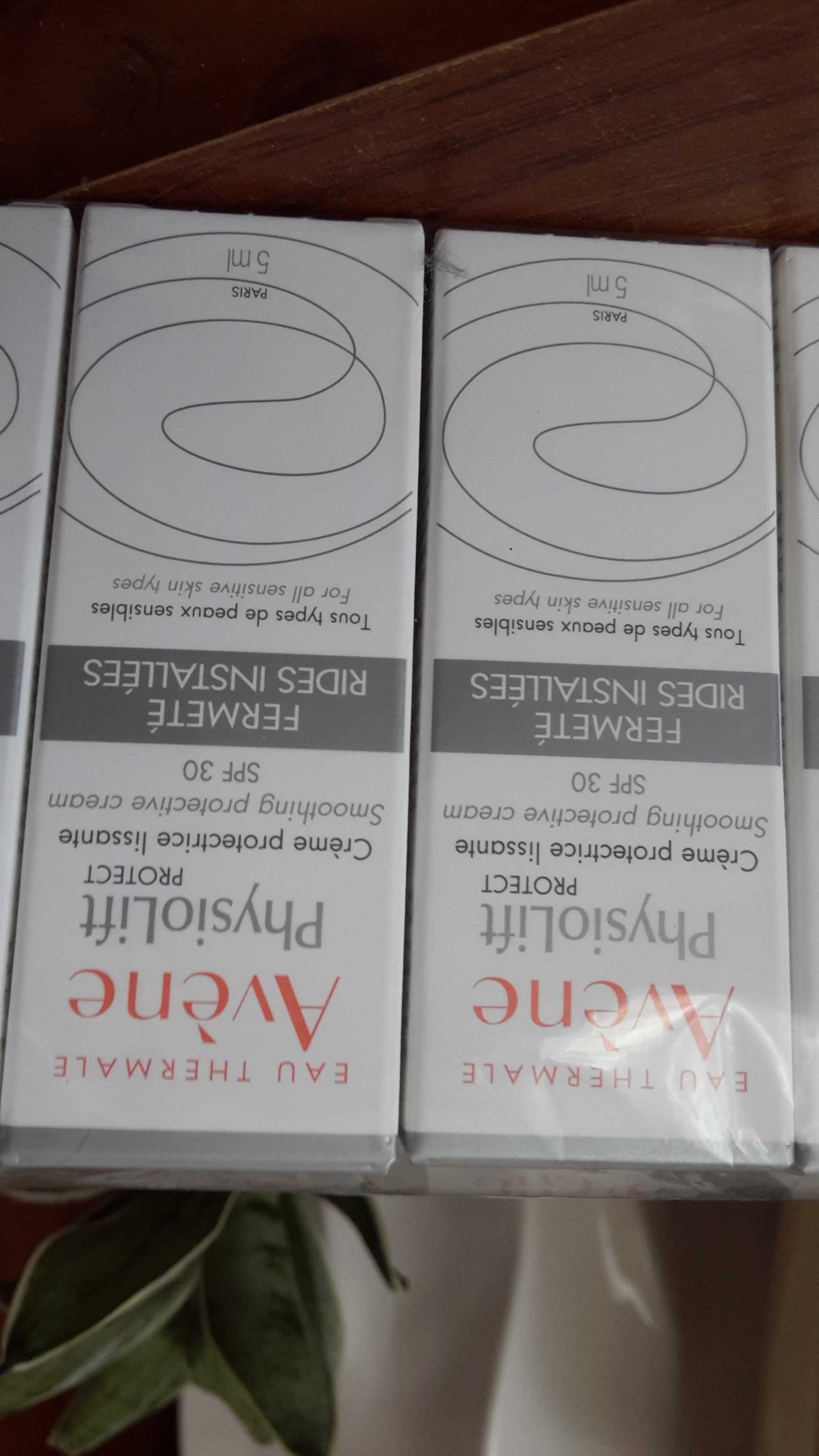Avene PhysioLift PROTECT 
Wygładzający krem ochronny SPF30