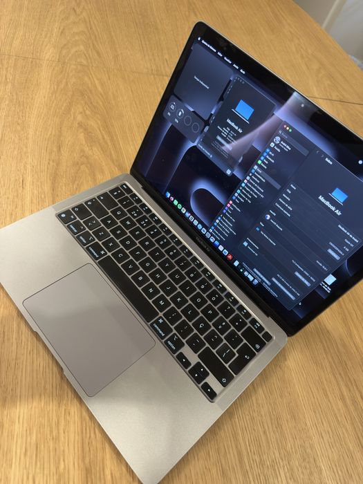 MacBook Air 2020 M1 – 8GB RAM, 250GB