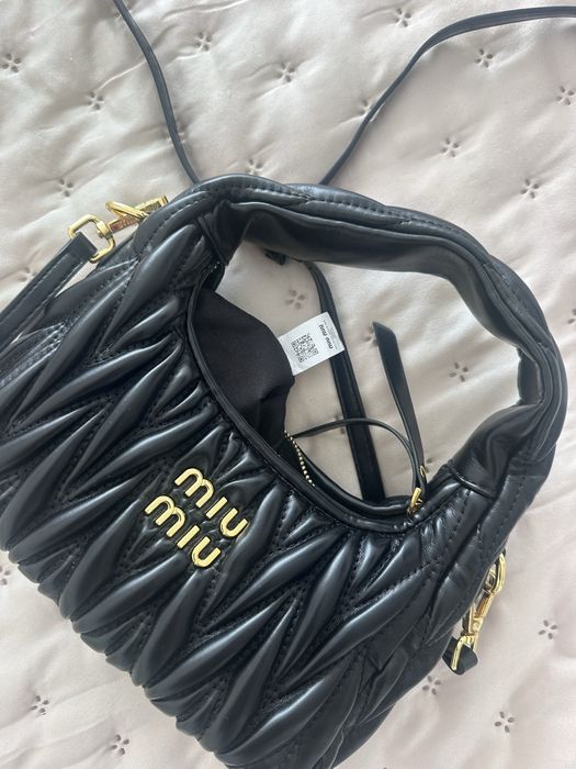 Carteira/ Bolsa/ clutch miu miu preta