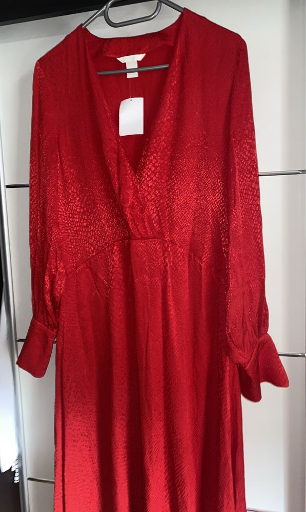 Czerwona elegancka długa sukienka