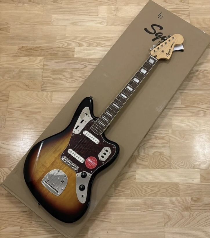 Gitara elektryczna Squier Jaguar uszkodzona
