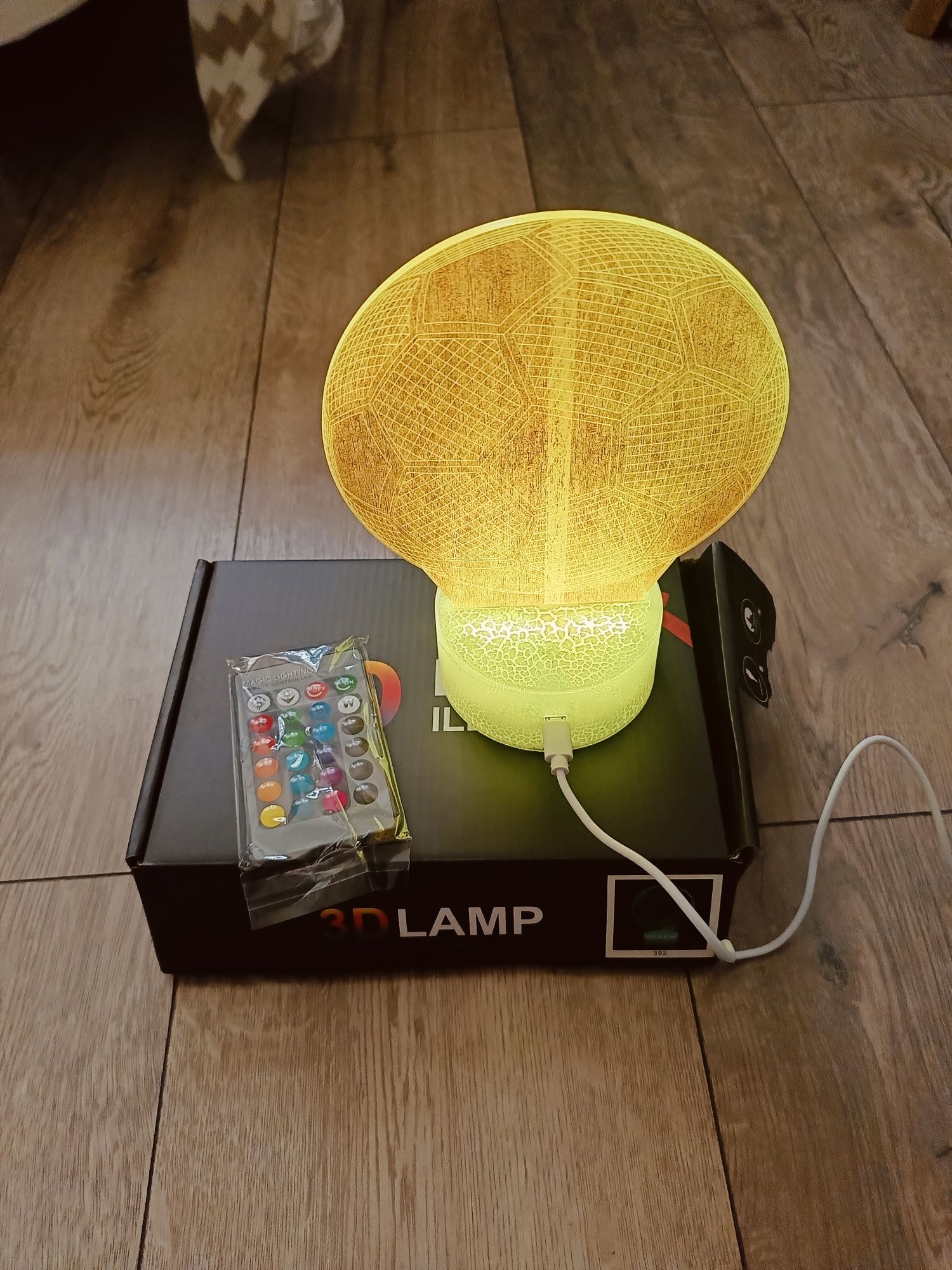 Lampka 3D USB z pilotem piłka