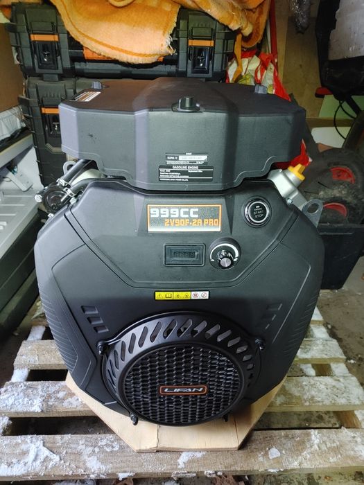 Silnik spalinowy dwucylindrowy LIFAN 37KM 2V90F-2A PRO