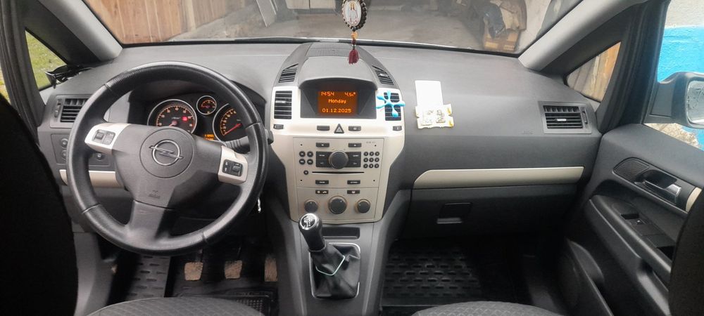 Продам автомобіль Опель Zafira