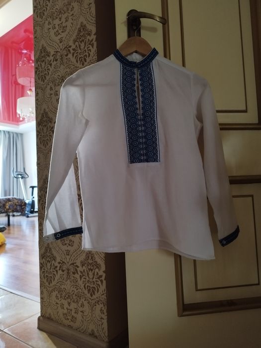 Продам вишиванку розмір 140