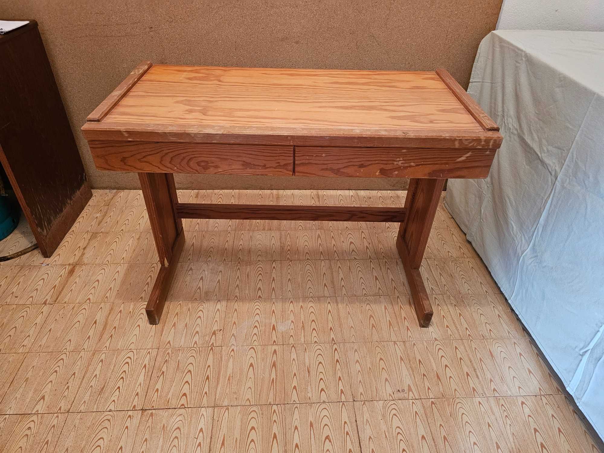 Secretária de Escritório – Elegante e Funcional!