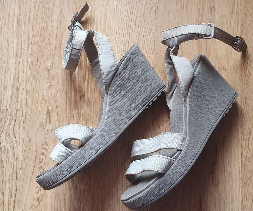 Босоніжки Crocs, розмір W 7