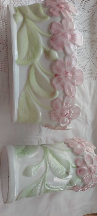 Conjunto de floreiras em porcelana