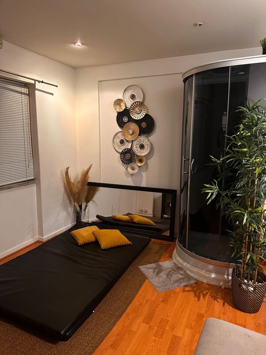 Alugo Quarto de trabalho para meninas