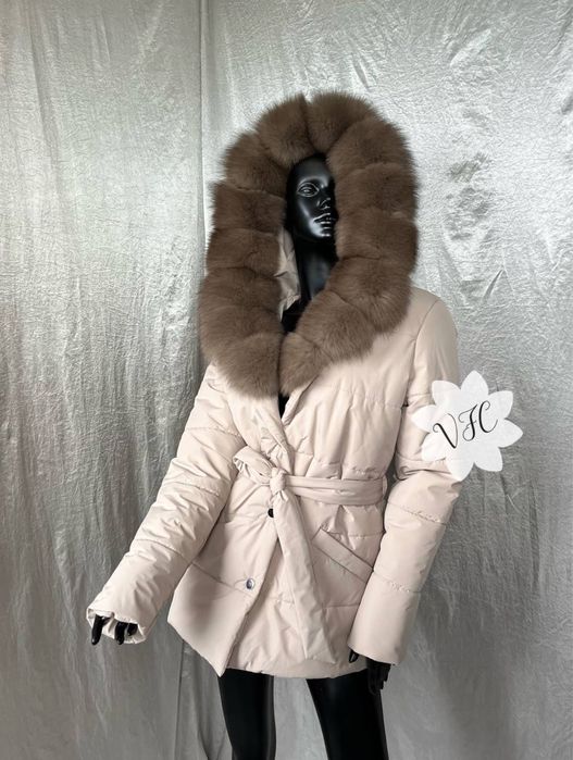 Пуховик зимовий бежевий з натуральним хутром песця. Розміри з 42 до 54