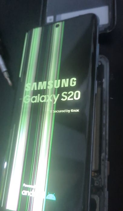 Vendo ecra com carcaça de Samsung S20 partido
