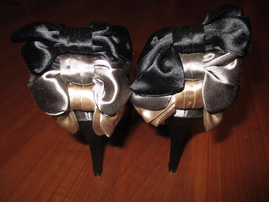 sapatos cinza menbur novos